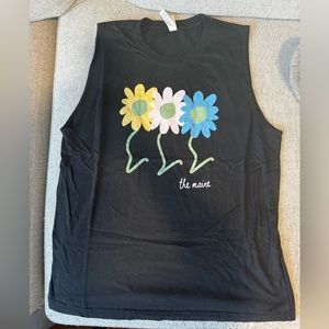 The Maine daisy muscle t shirt medium